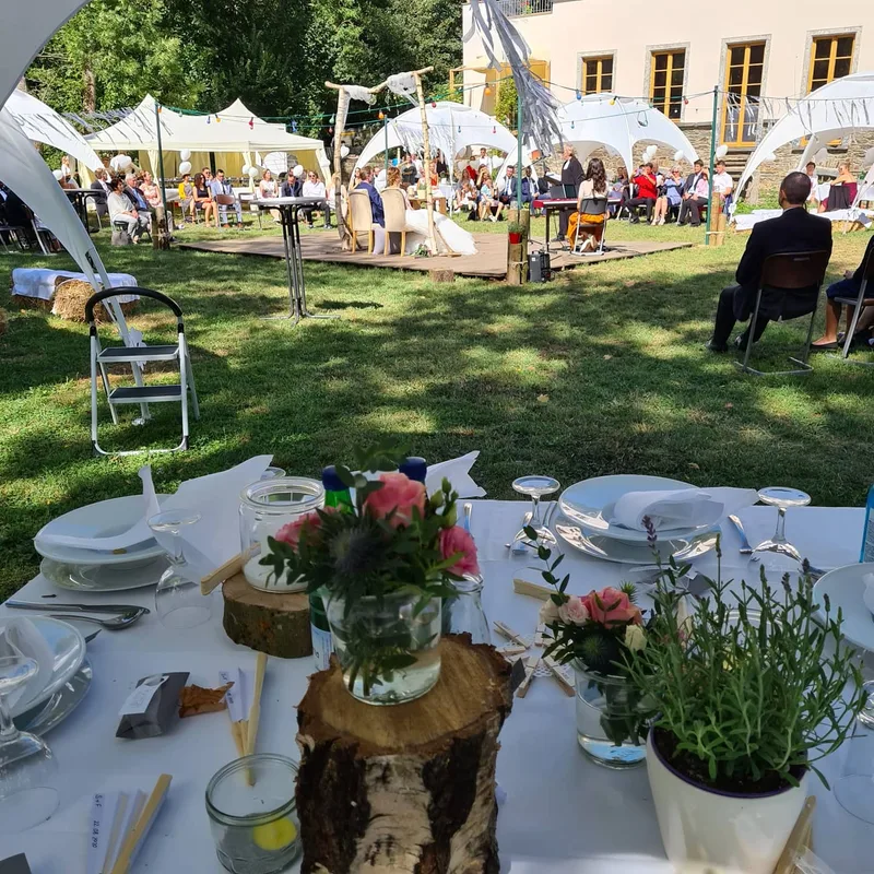 Outdoor-Empfang mit Pagoden und Zelten