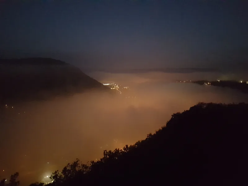 Sonnenaufgang über dem Lahntal, aufgenommen am Concordiaturm